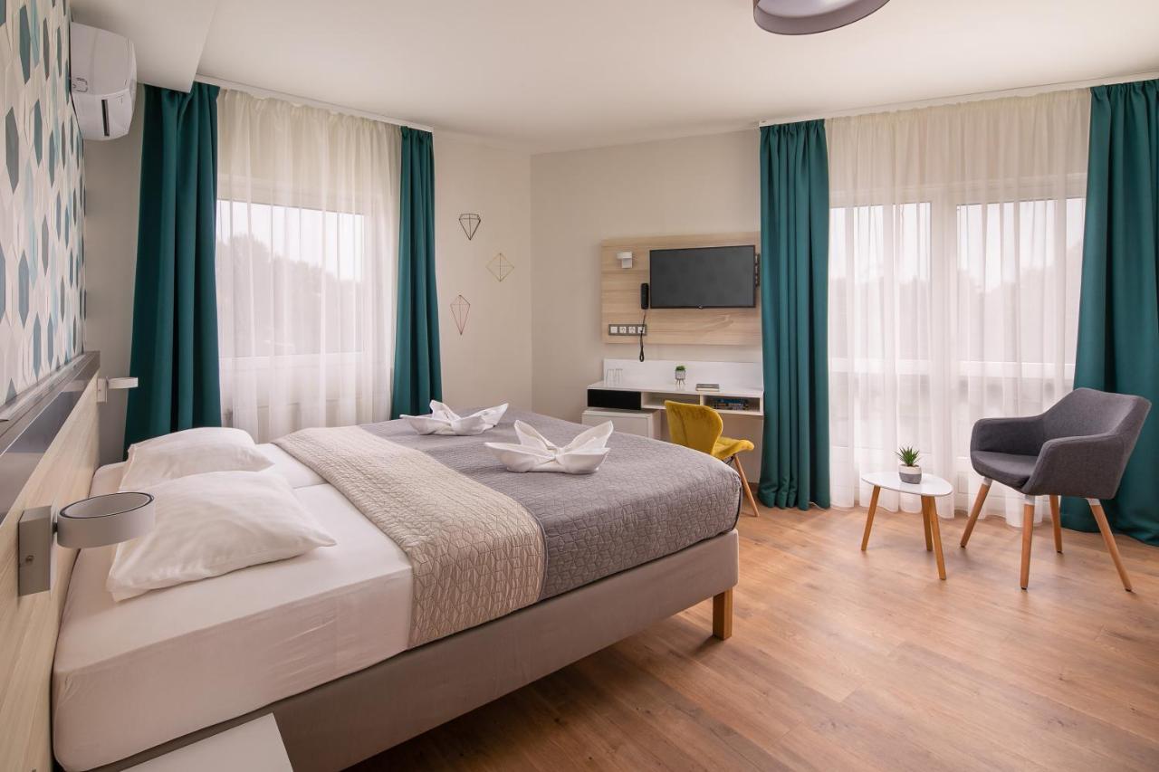 Kristaly Hotel Keszthely Luaran gambar